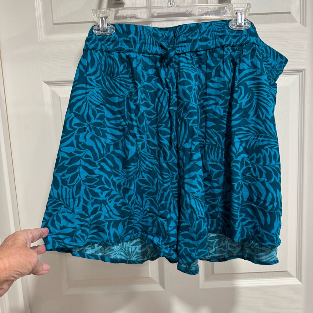 Swimsuits For All Teal Leaf Pattern Shorts